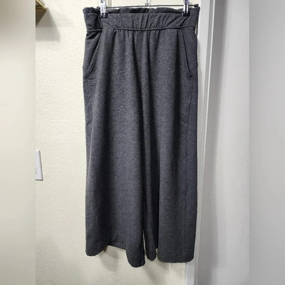 Lululemon Hello Sunday Crop in Heathered Mod Black - Size 4 - Picture 2 of 7
